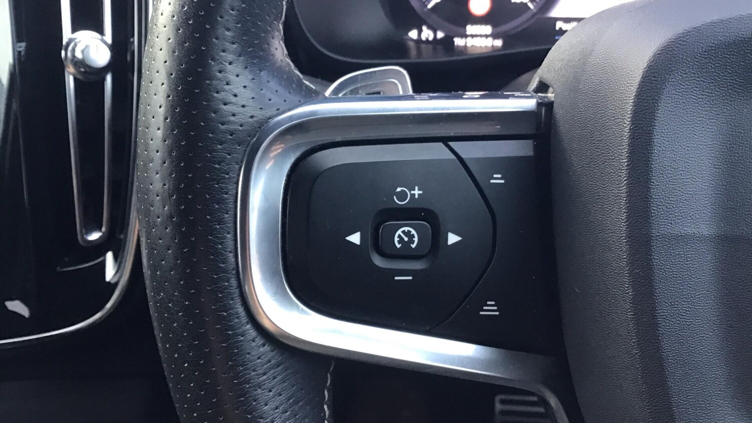 Used Volvo XC40 2019 for sale - 77242845: Photo 17