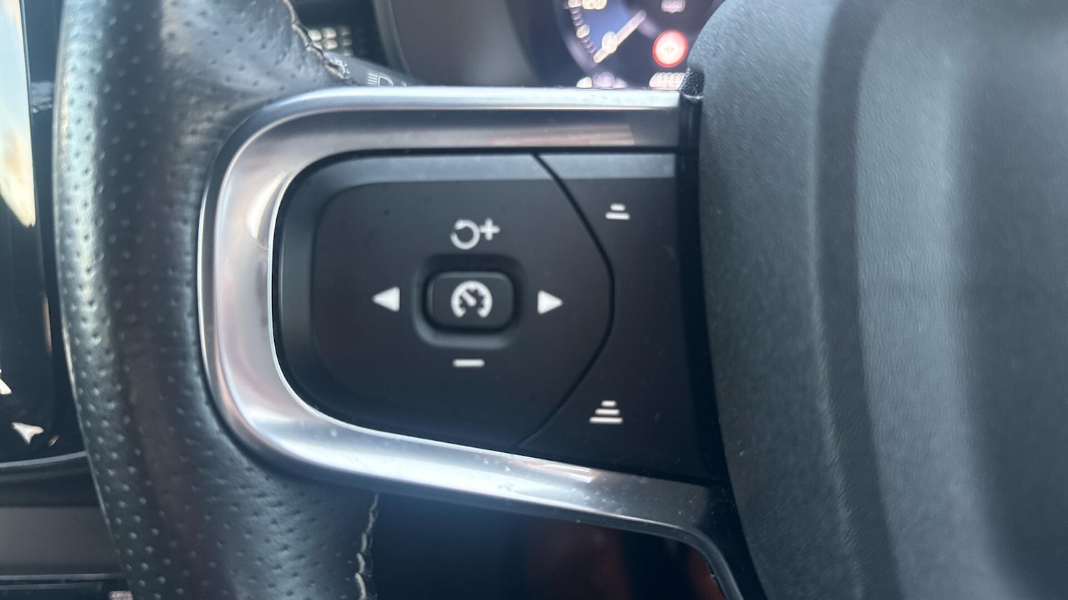 Used Volvo XC40 2020 for sale - 77091239: Photo 24