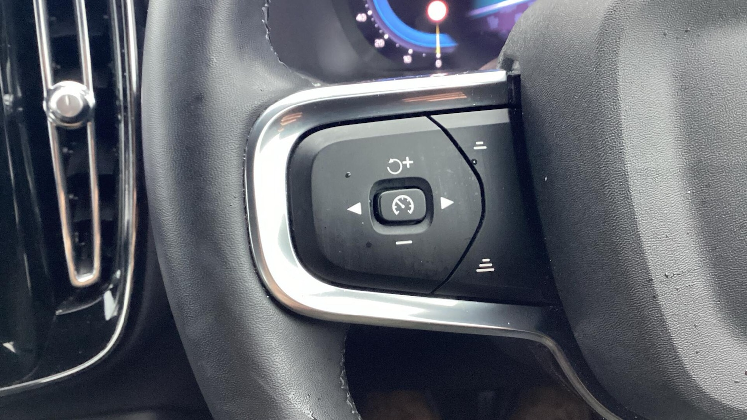 Used Volvo XC40 2023 for sale - 77132023: Photo 19