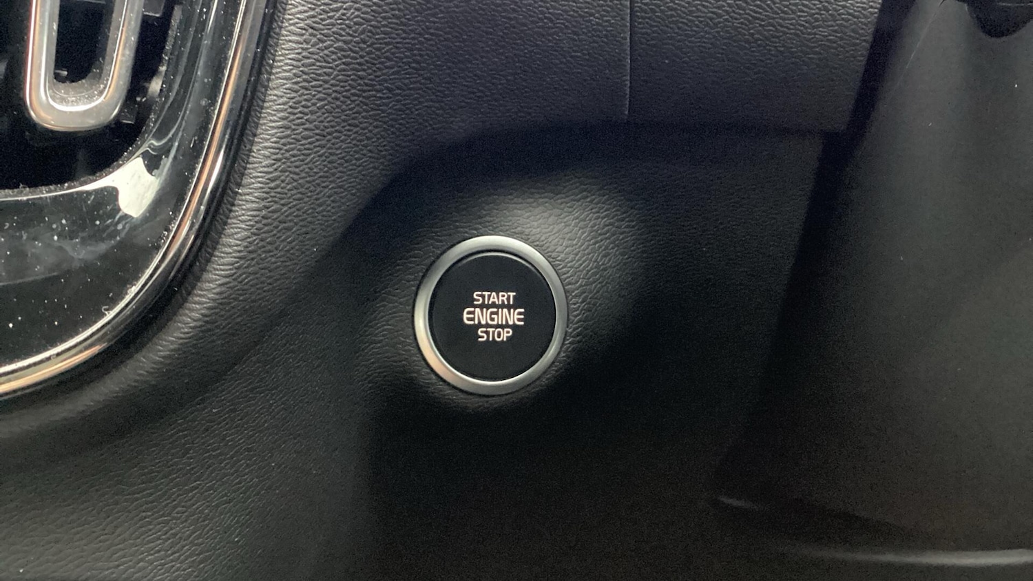 Used Volvo XC40 2023 for sale - 77132023: Photo 24