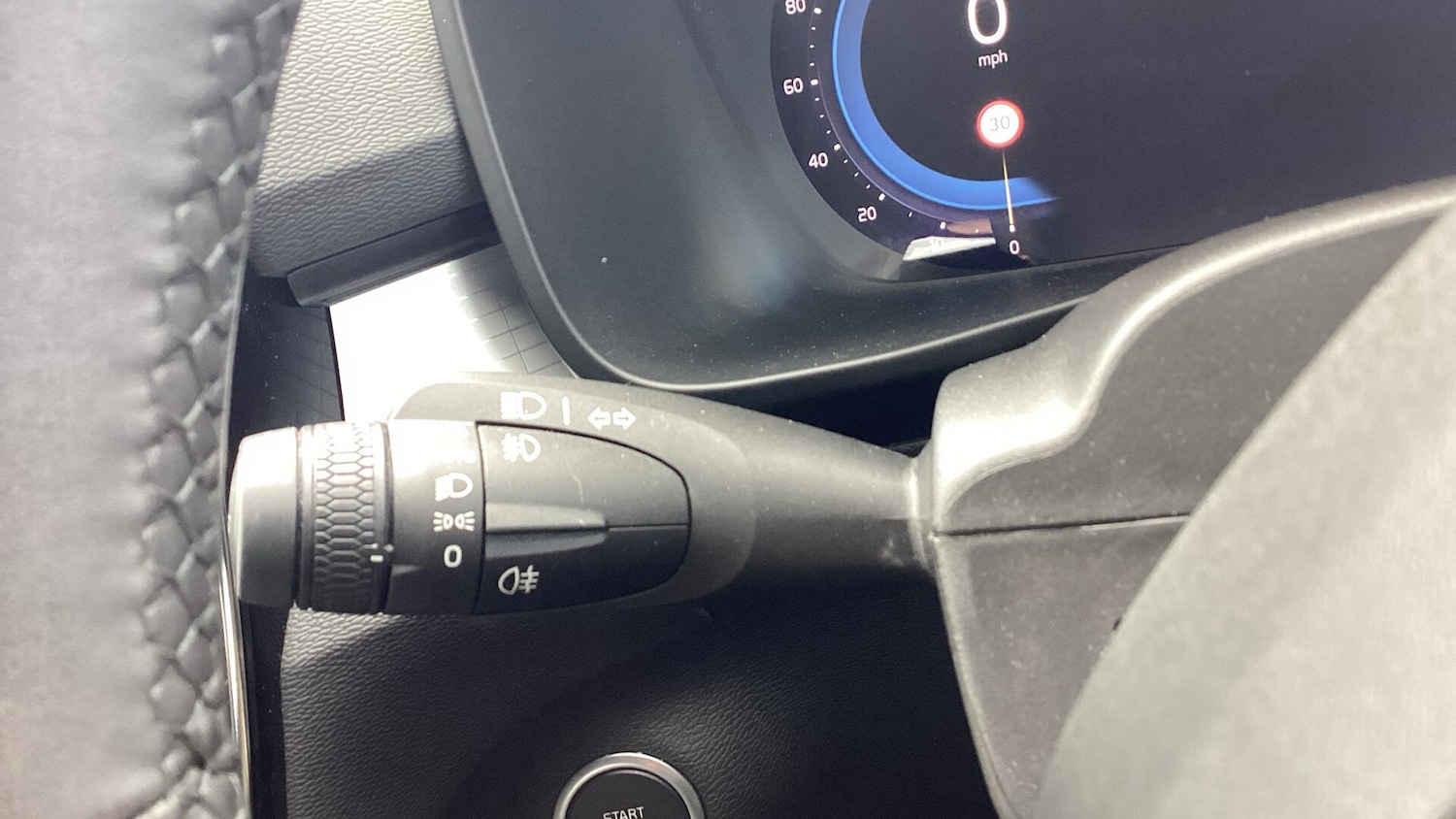 Used Volvo XC40 2023 for sale - 76688772: Photo 18