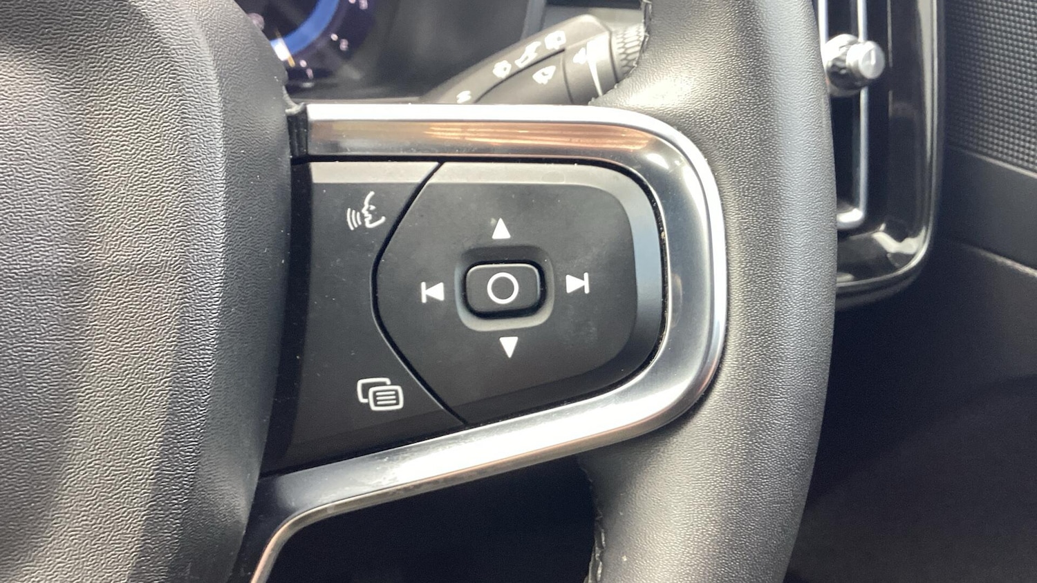 Used Volvo XC40 2023 for sale - 76688772: Photo 20