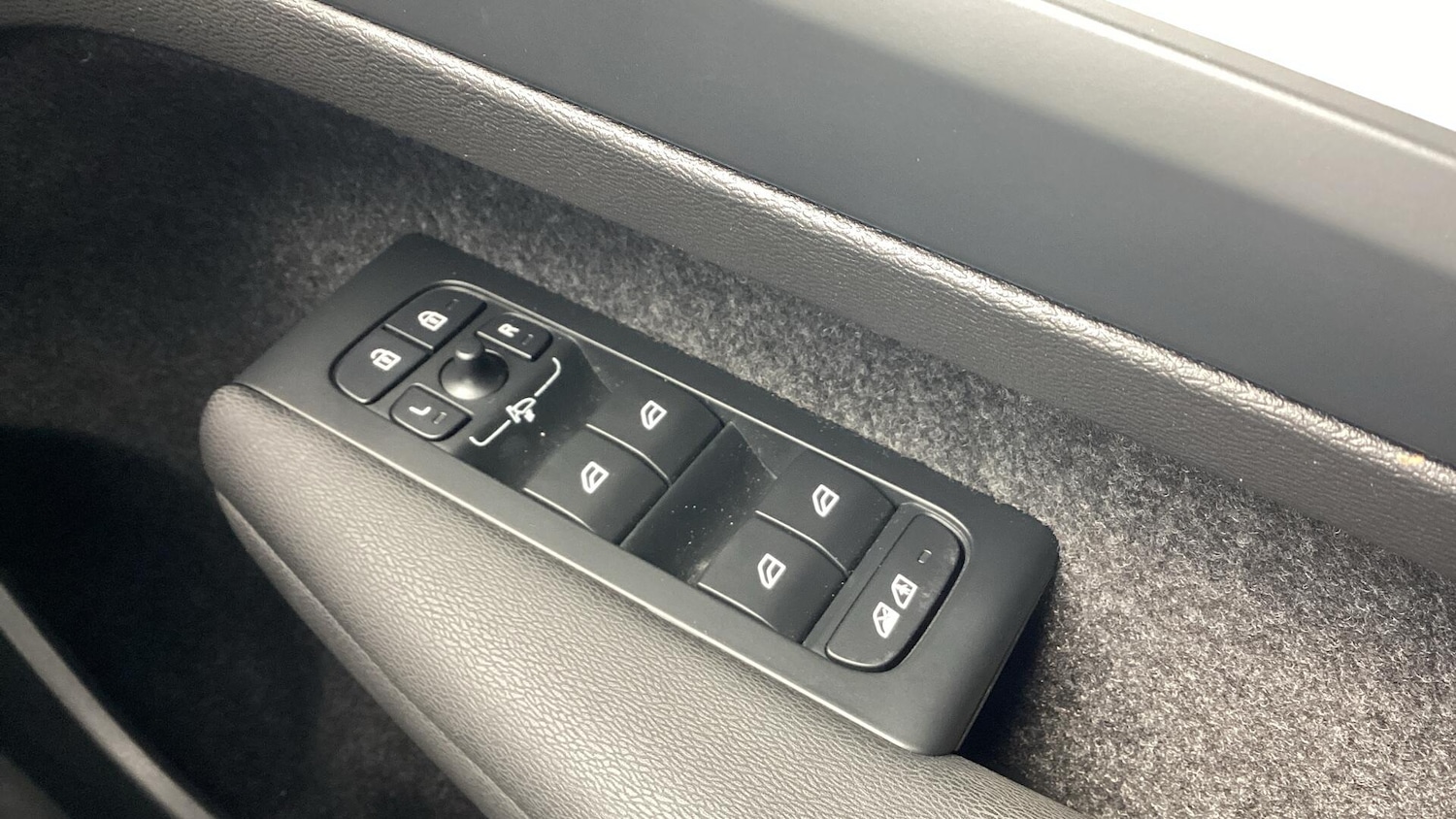 Used Volvo XC40 2023 for sale - 76688772: Photo 22