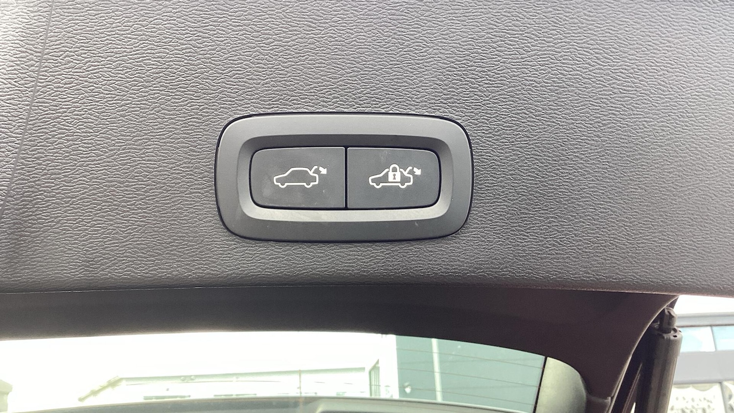 Used Volvo XC40 2023 for sale - 76688772: Photo 28