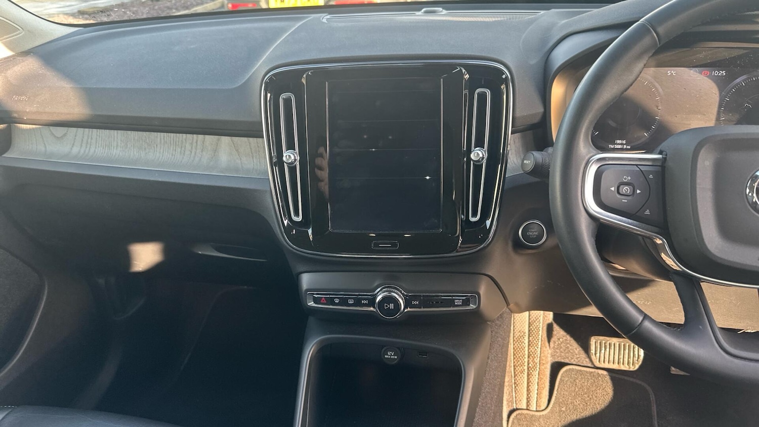 Used Volvo XC40 for sale - 77267103: Photo 12