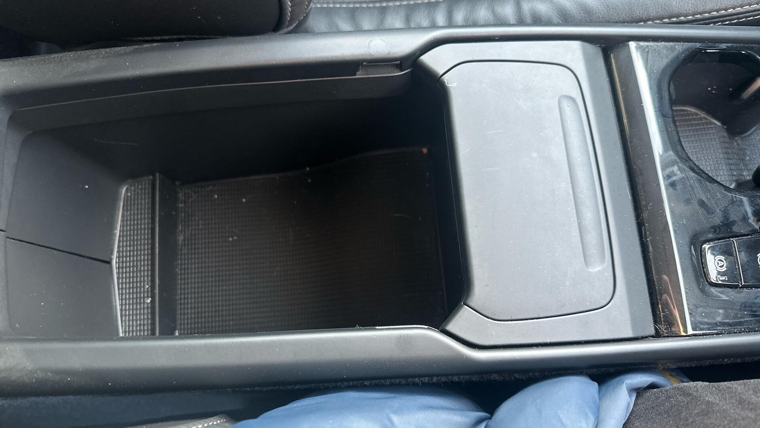 Used Volvo XC40 for sale - 77267103: Photo 25