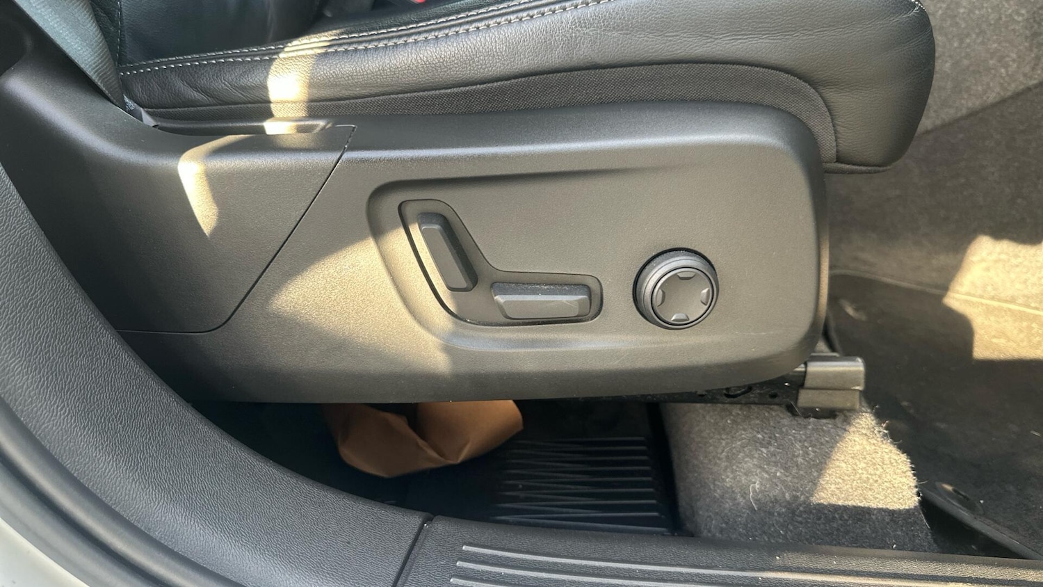 Used Volvo XC40 for sale - 77267103: Photo 28