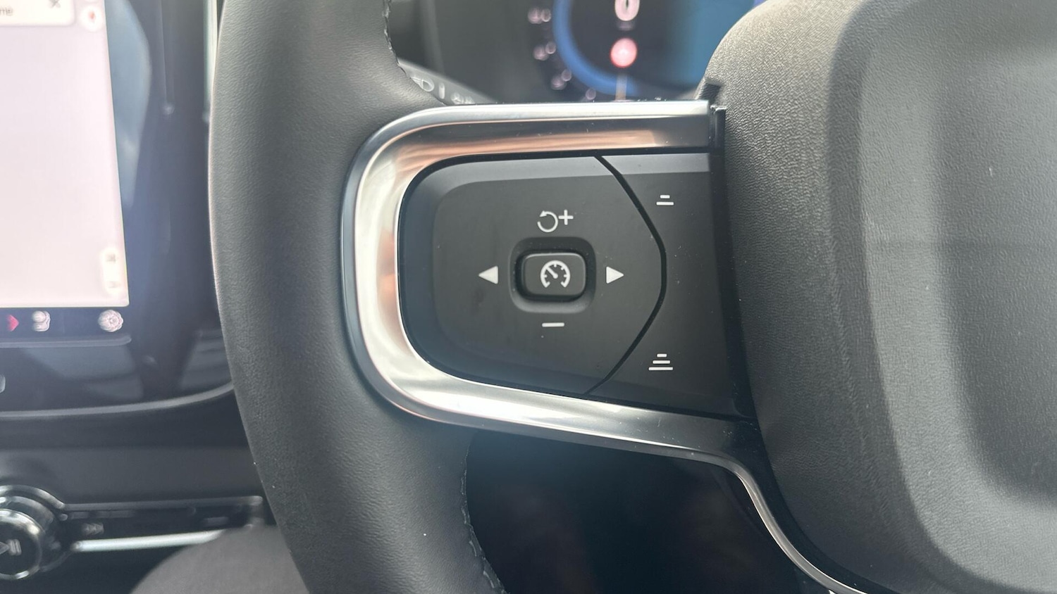 Used Volvo XC40 for sale - 77279961: Photo 29