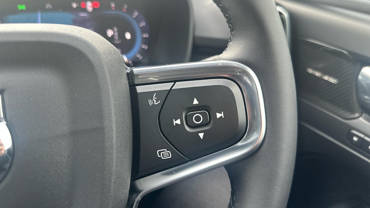 Used Volvo XC40 for sale - 77279961: Photo 30