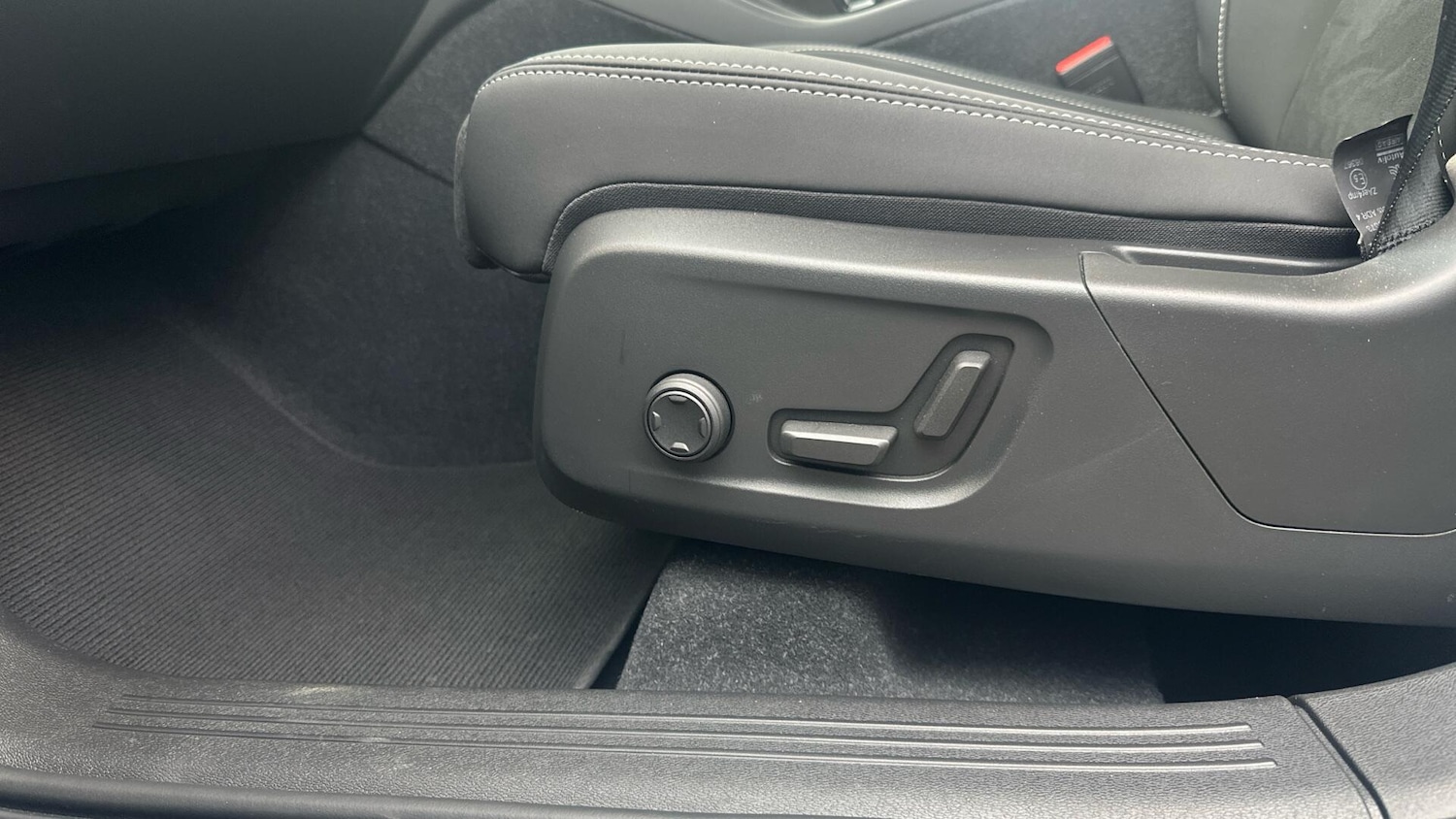 Used Volvo XC40 for sale - 77279961: Photo 37