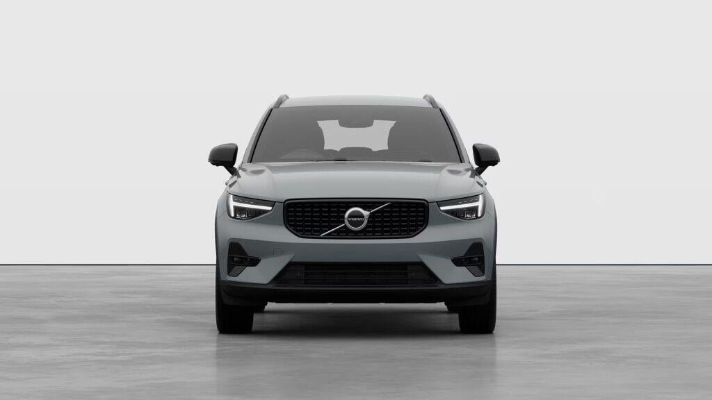 Used Volvo XC40 for sale - 76688610: Photo 2