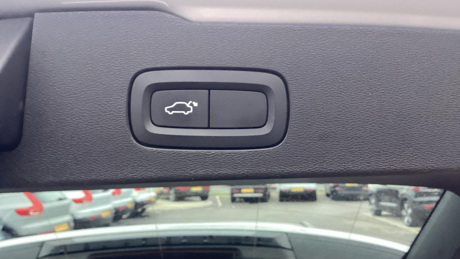 Used Volvo V60 2019 for sale - 77040667: Photo 25