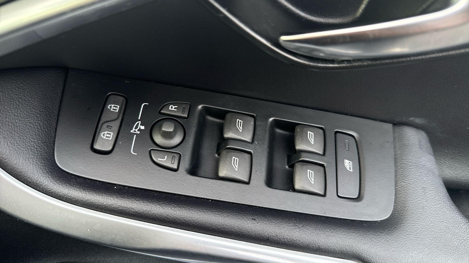 Used Volvo V40 2019 for sale - 77478731: Photo 15