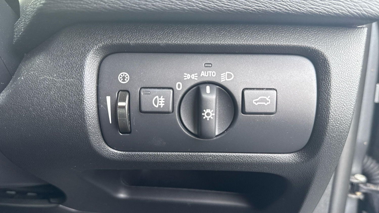 Used Volvo V40 2019 for sale - 77478731: Photo 18