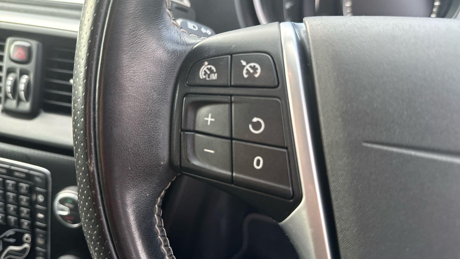 Used Volvo V40 2019 for sale - 77478731: Photo 22