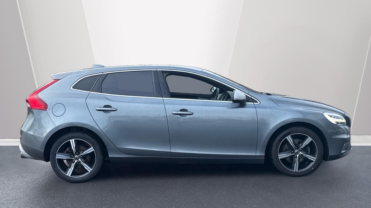 Used Volvo V40 2019 for sale - 77478731: Photo 3
