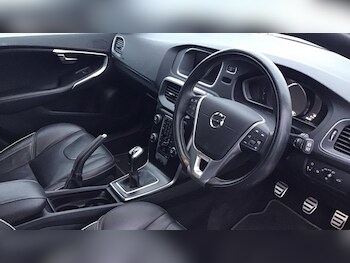 Used Volvo V40 2019 for sale - 77343941: Photo