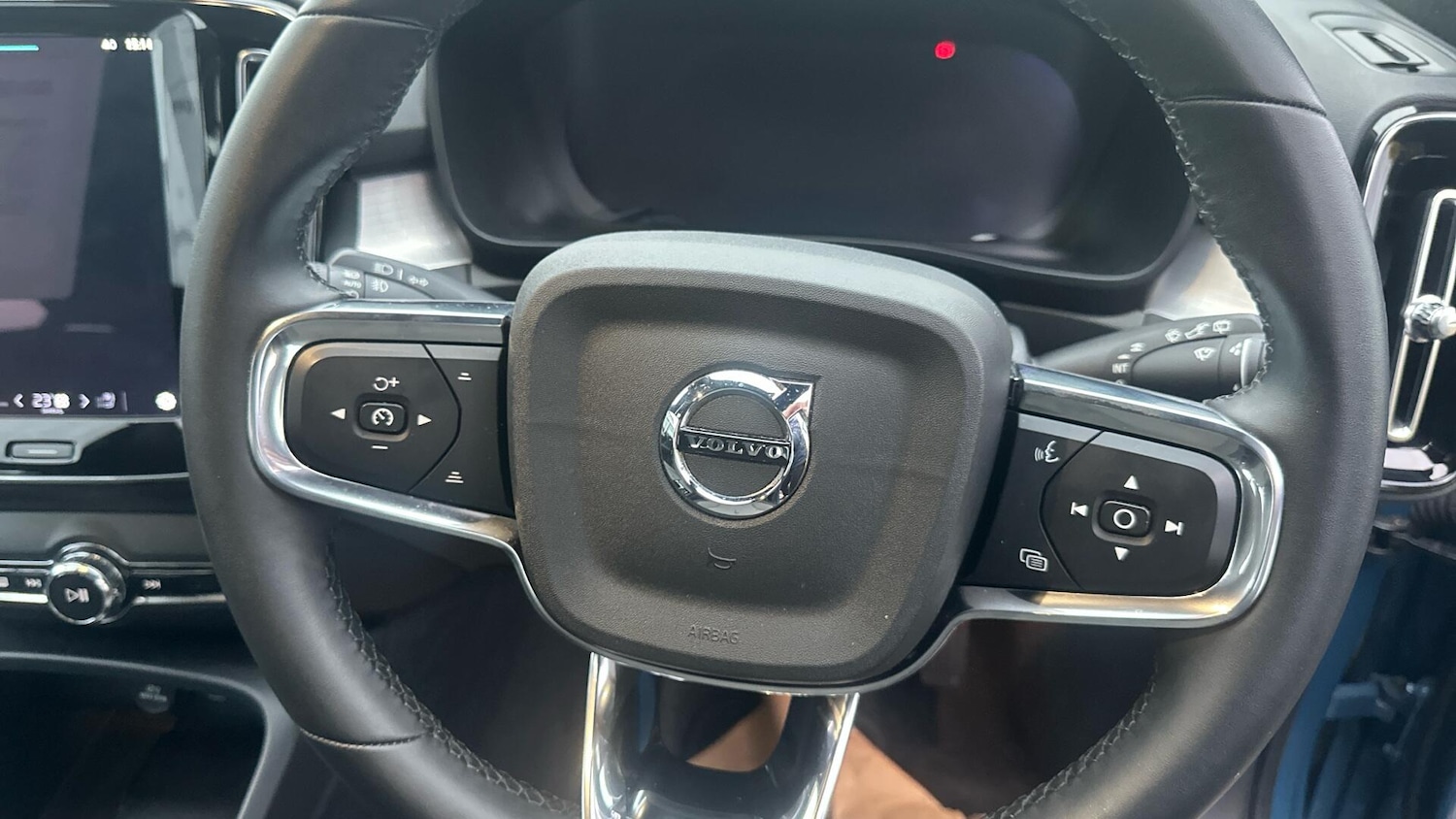 Used Volvo XC40 2023 for sale - 77144684: Photo 10