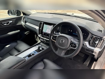 Used Volvo V60 2023 for sale - 78504532: Photo