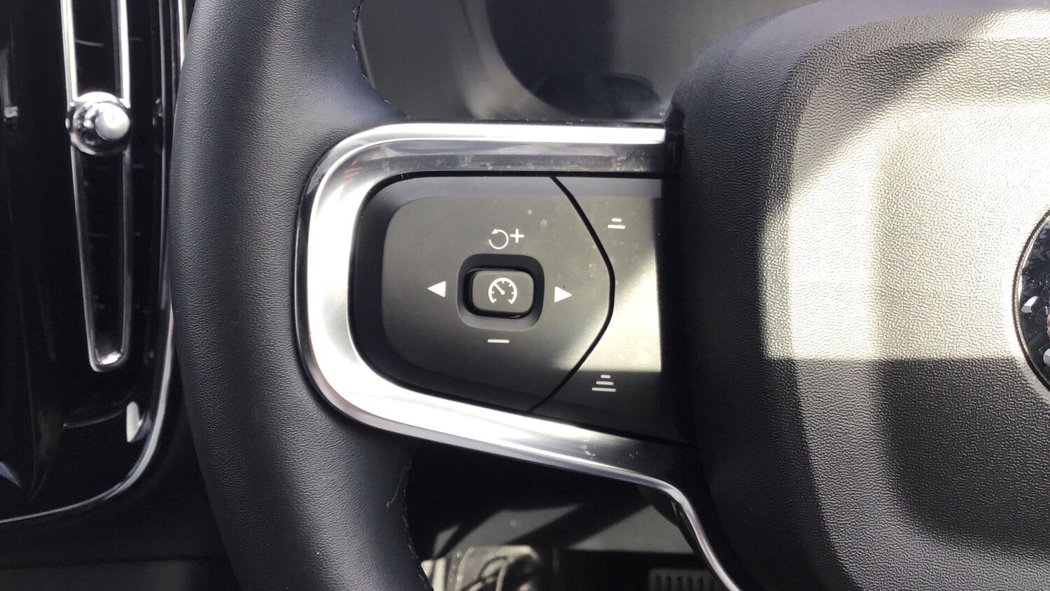 Used Volvo XC40 2025 for sale - 78072936: Photo 19