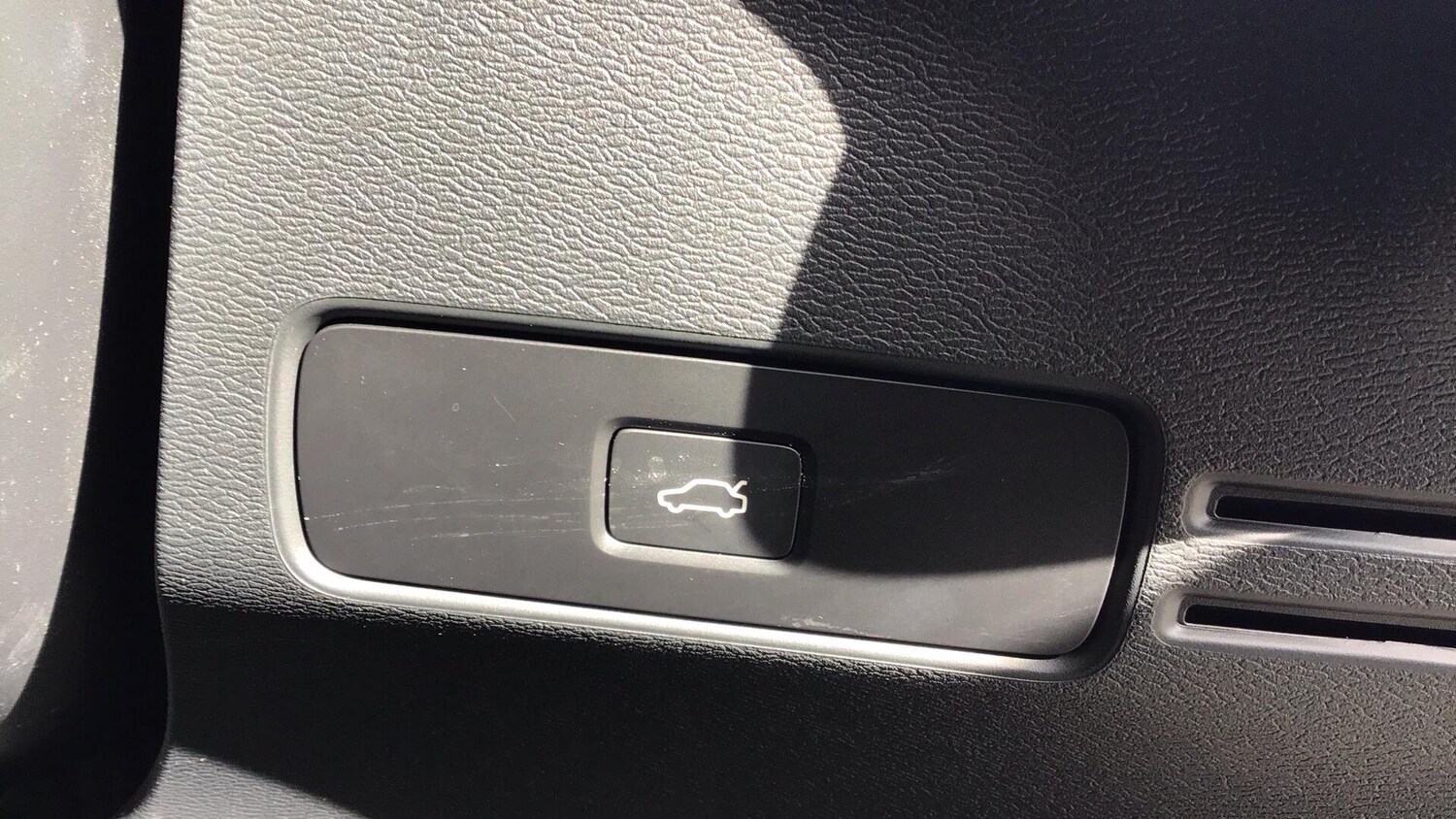 Used Volvo XC40 2025 for sale - 78072936: Photo 34