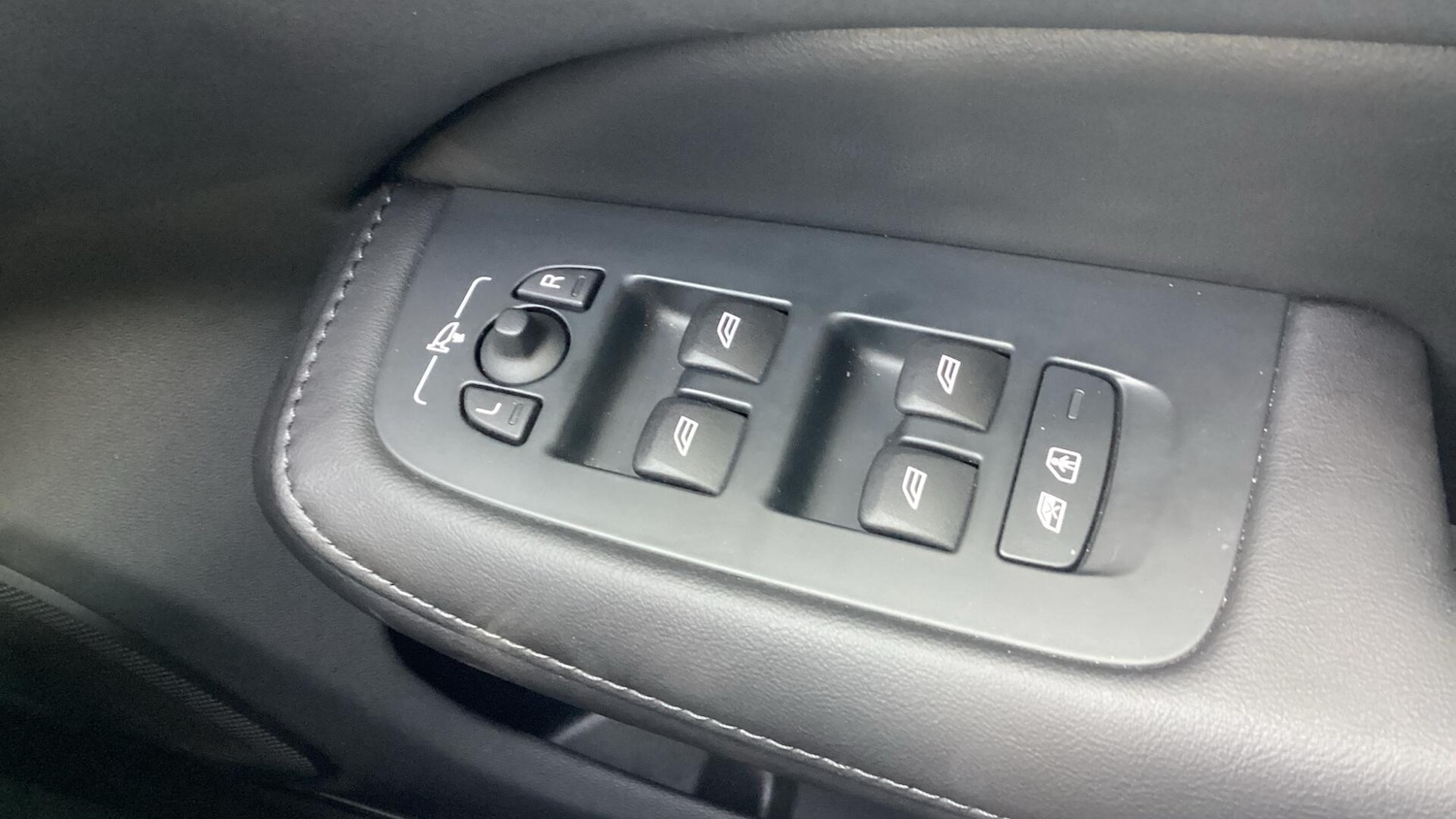 Used Volvo S60 2023 for sale - 76753282: Photo 23