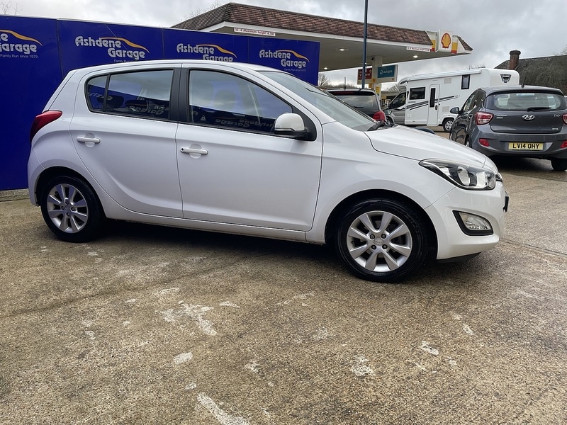 Used Hyundai i20 2015 for sale - 77227949: Photo 3