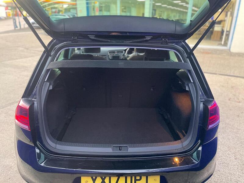 Used Volkswagen Golf 2017 for sale - 76720060: Photo 2