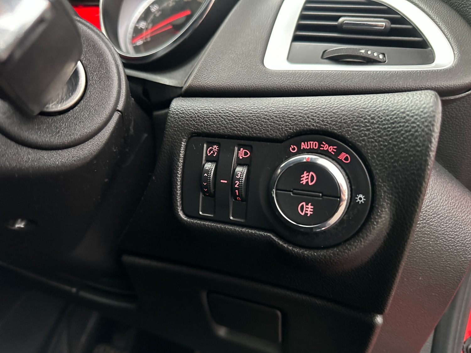 Used Vauxhall Astra GTC 2014 for sale - 76669492: Photo 32