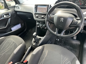 Used Peugeot 208 2012 for sale - 79605916: Photo