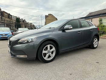Used Volvo V40 2014 for sale - 79102126: Photo