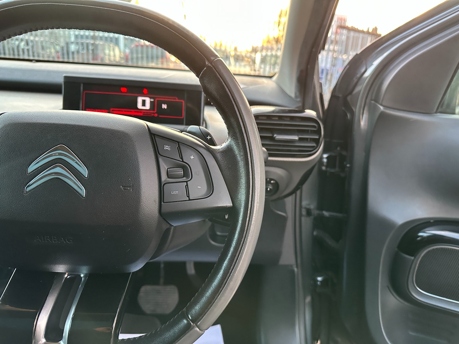 Used Citroen C4 Cactus 2015 for sale - 76958811: Photo 44