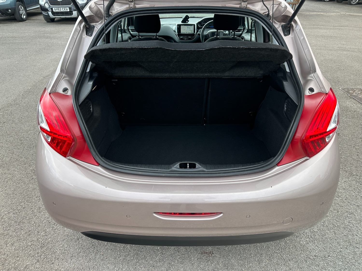 Used Peugeot 208 2013 for sale - 78212060: Photo 13