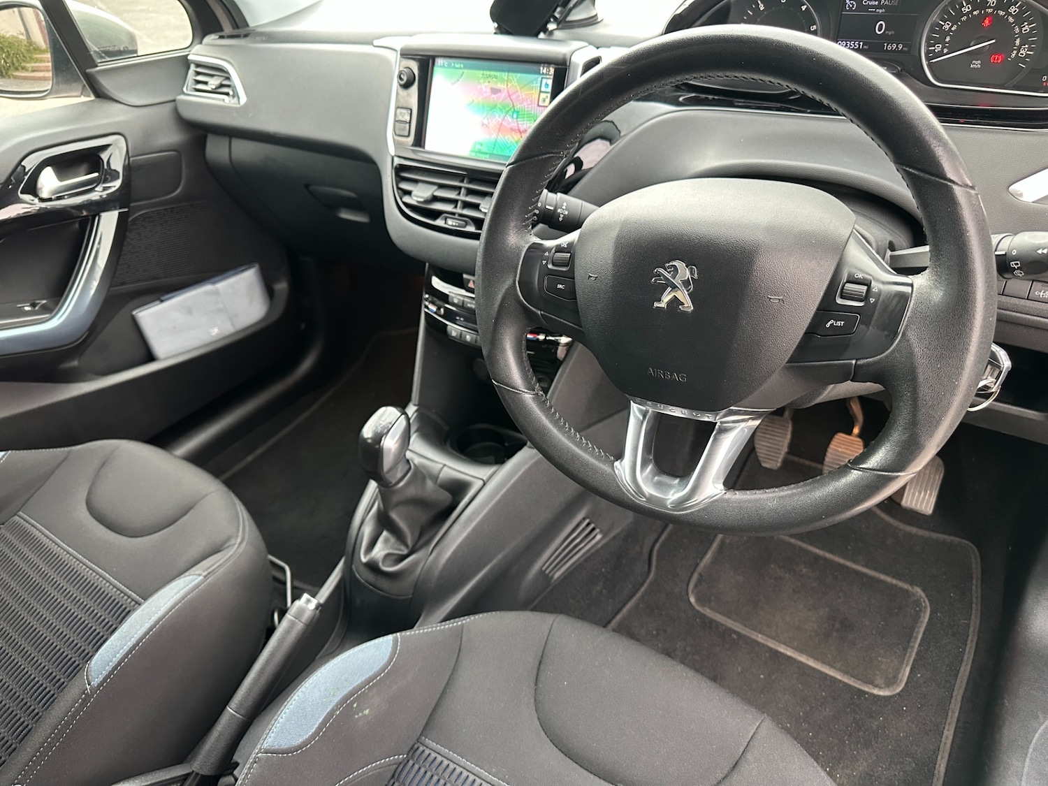 Used Peugeot 208 2013 for sale - 78212060: Photo 2