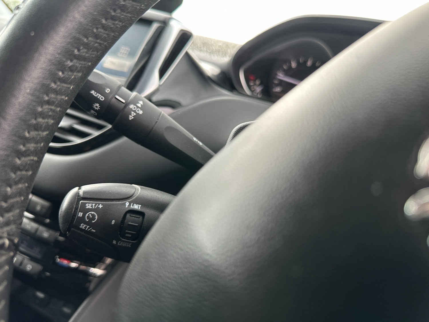 Used Peugeot 208 2013 for sale - 78212060: Photo 33