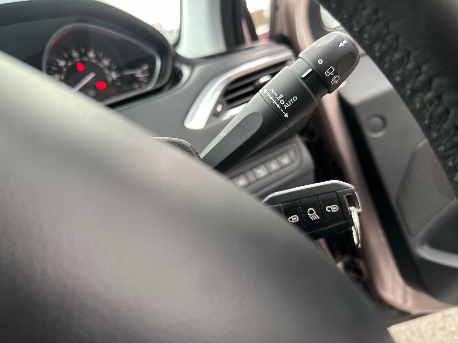 Used Peugeot 208 2013 for sale - 78212060: Photo 34