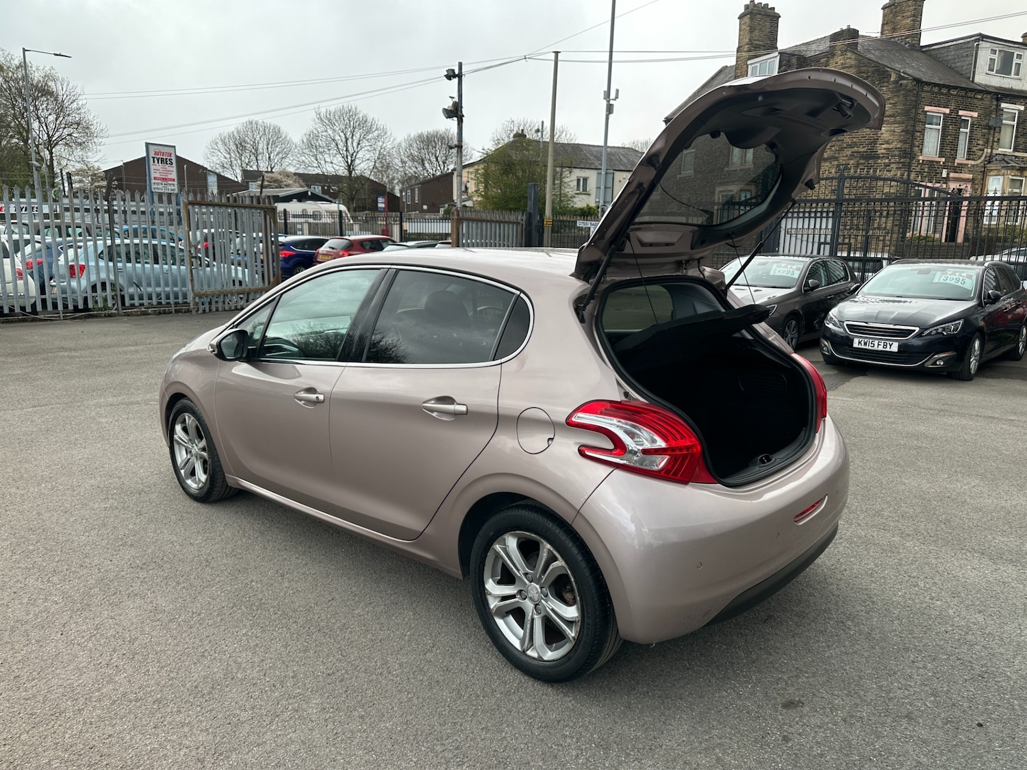 Used Peugeot 208 2013 for sale - 78212060: Photo 44