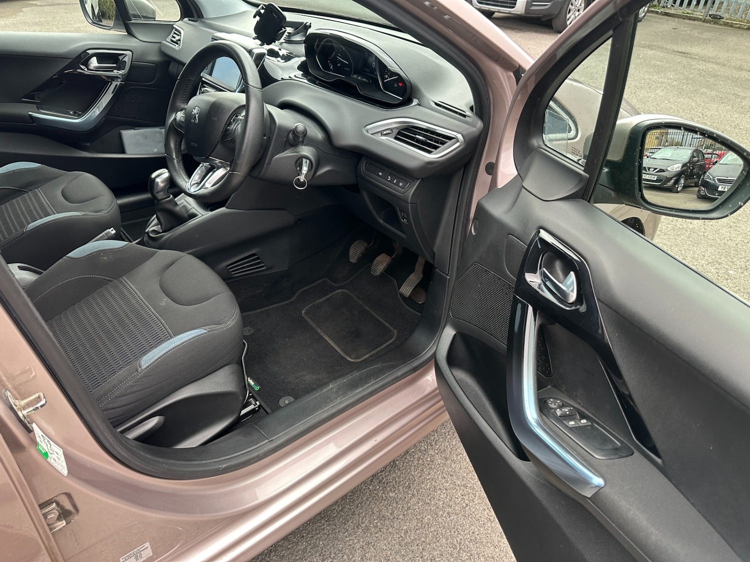 Used Peugeot 208 2013 for sale - 78212060: Photo 6