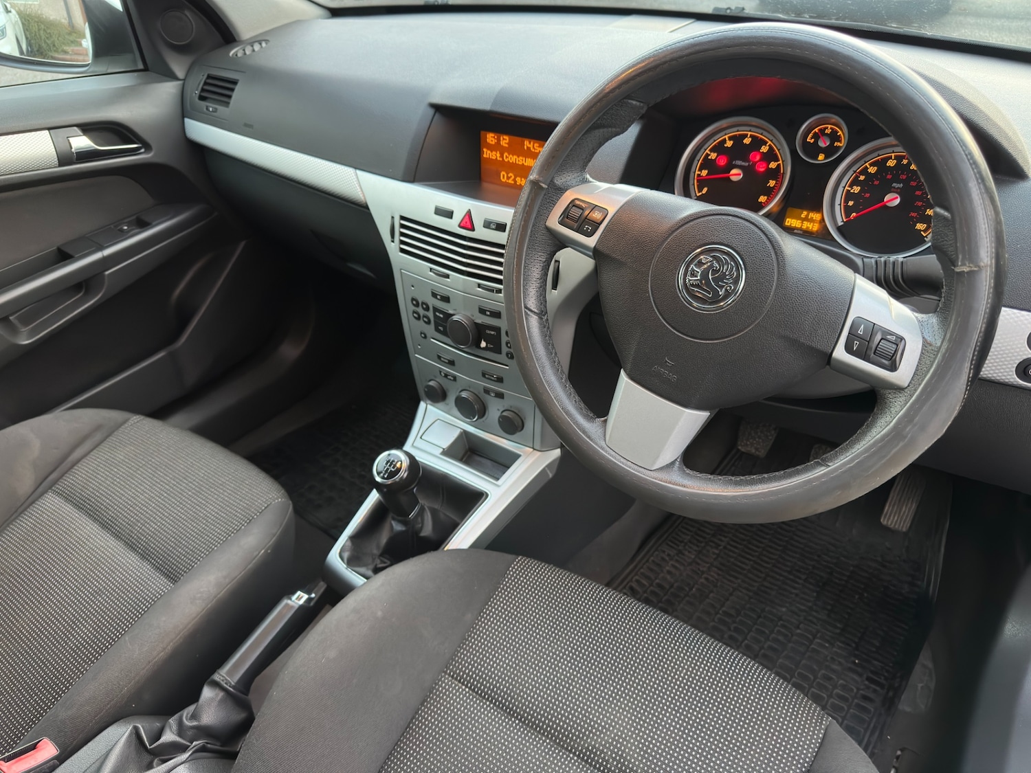 Used Vauxhall Astra 2009 for sale - 76452483: Photo 2