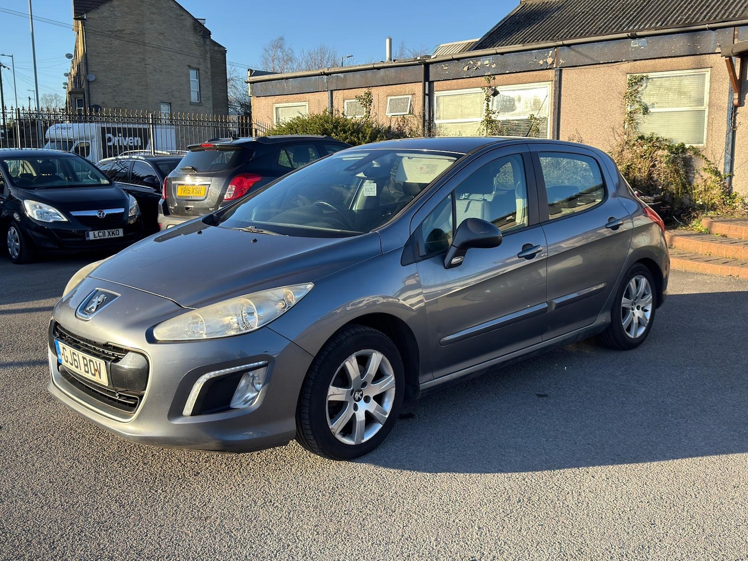Used Peugeot 308 2011 for sale - 77931724: Photo 3
