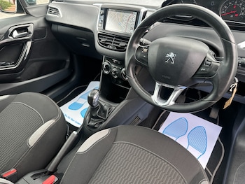 Used Peugeot 208 2014 for sale - 75582167: Photo