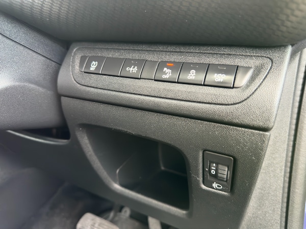 Used Peugeot 2008 2015 for sale - 76340958: Photo 26