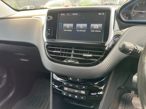 Used Peugeot 2008 2015 for sale - 76340958: Photo 8