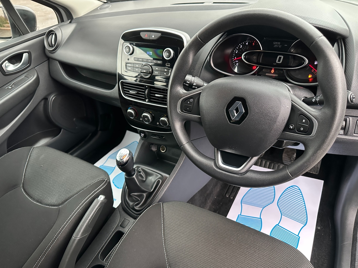 Used Renault Clio 2017 for sale - 77432949: Photo 2