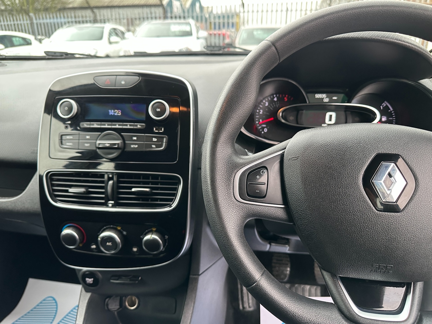 Used Renault Clio 2017 for sale - 77432949: Photo 39