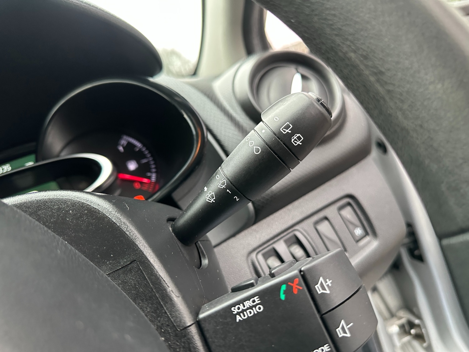 Used Renault Clio 2017 for sale - 77432949: Photo 42