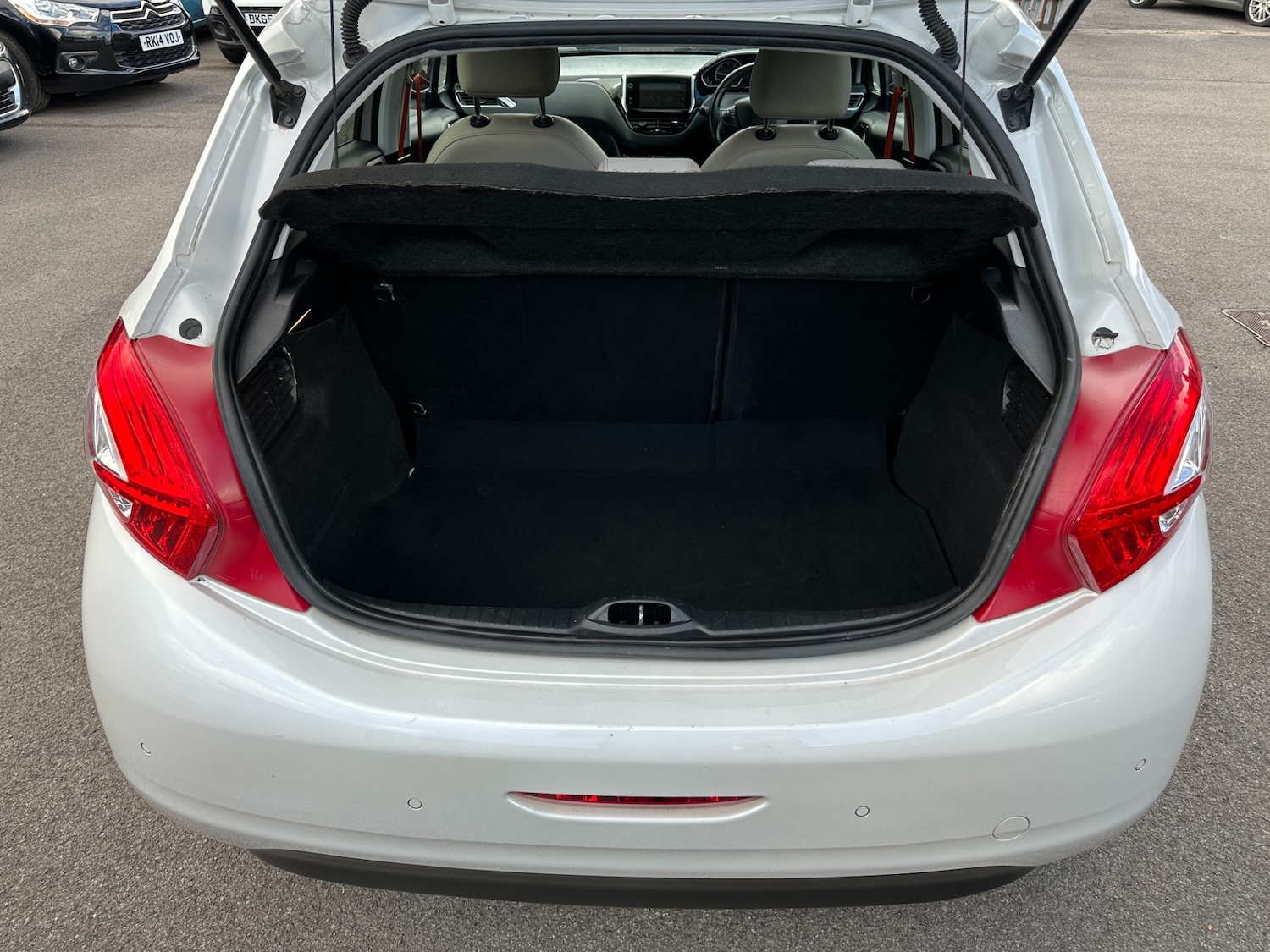 Used Peugeot 208 2014 for sale - 77417281: Photo 14