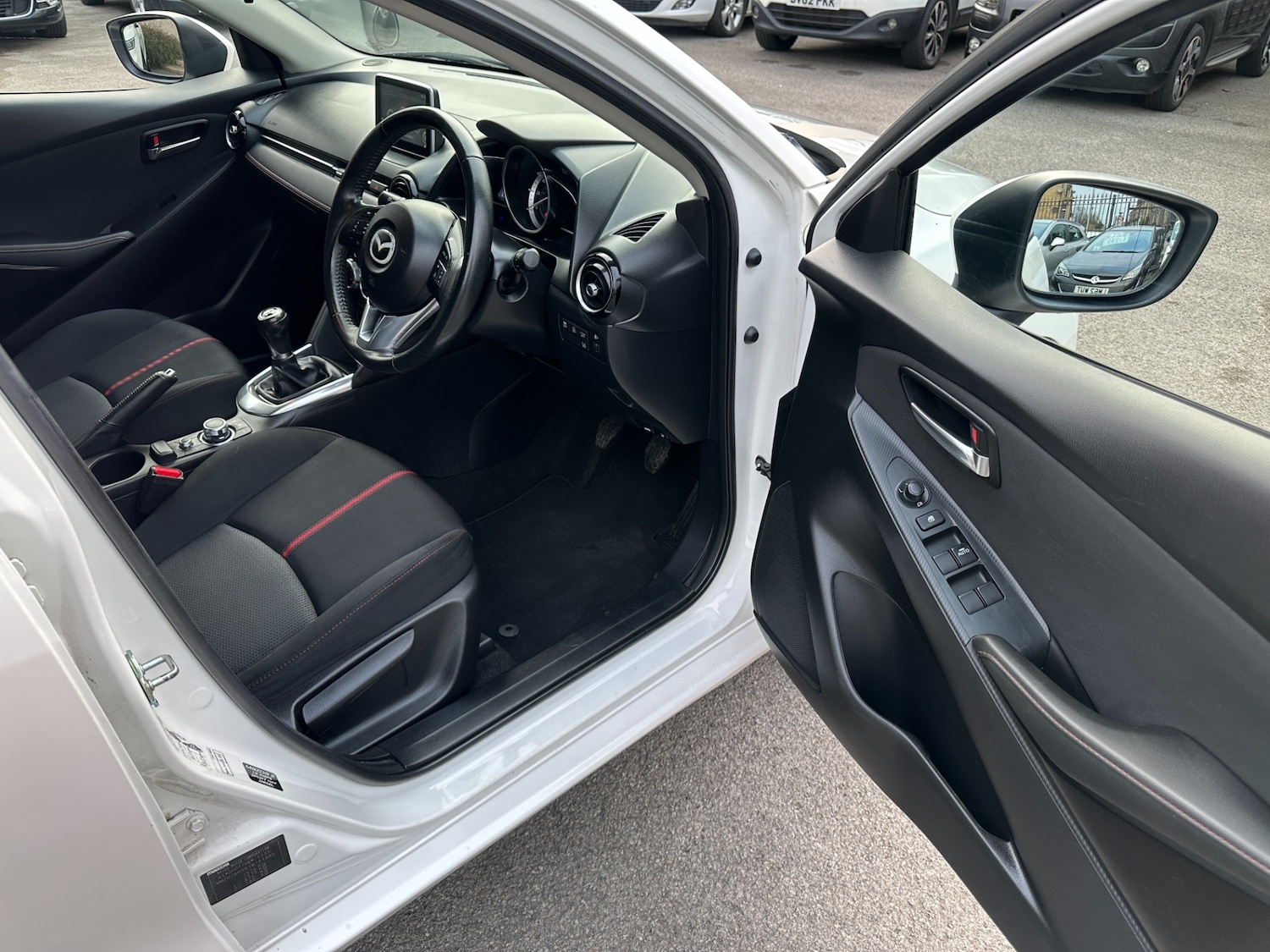 Used Mazda Mazda2 2016 for sale - 77069849: Photo 5