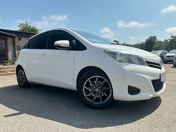 Used Toyota Yaris 2013 for sale - 79184400: Photo