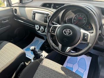 Used Toyota Yaris 2013 for sale - 79184400: Photo